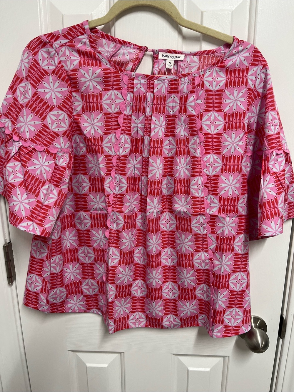 Mary Square Pink & Red Printed Puff-Sleeve Women's Top